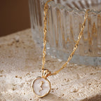 Collier avec pendentif fleur de rose dorée