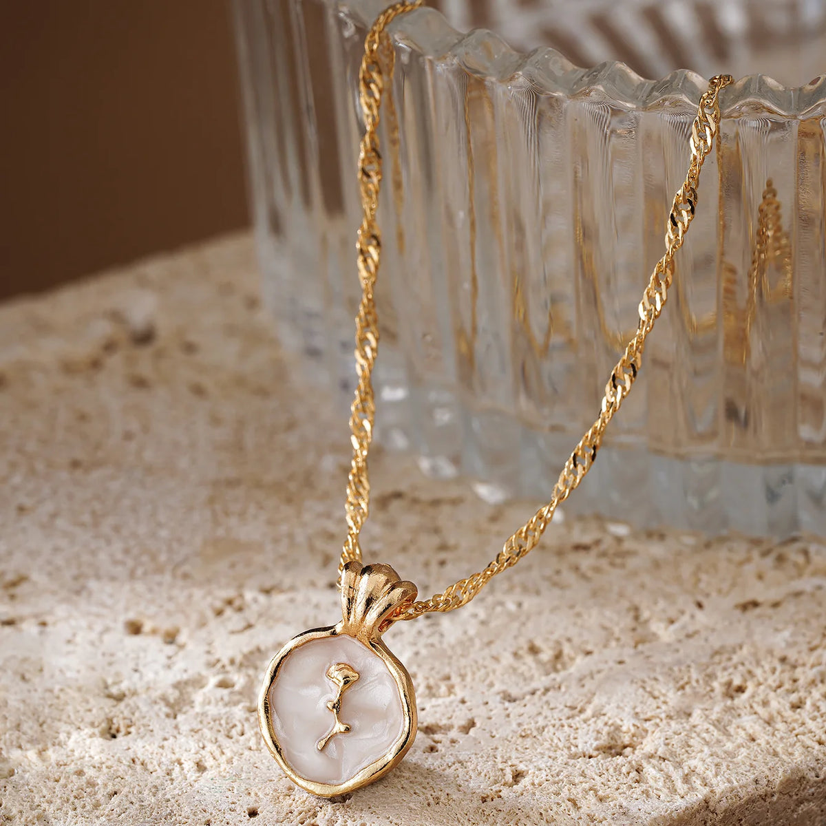 Collier avec pendentif fleur de rose dorée