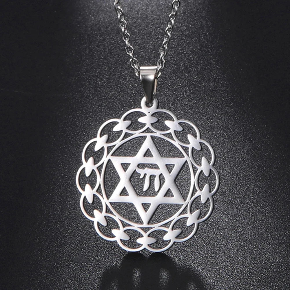 Necklace with pendant engraved with the Jewish symbols Star of David and Chai