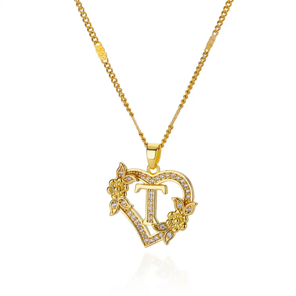 Collier avec pendentif initiale et coeur t