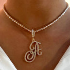 Collana girocollo con pendente iniziale e strass a