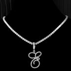 Collana girocollo con pendente iniziale e strass e