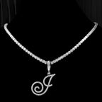 Collana girocollo con pendente iniziale e strass j