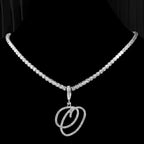 Collana girocollo con pendente iniziale e strass o
