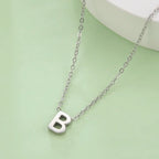 Collier avec pendentif initiale - lettre
