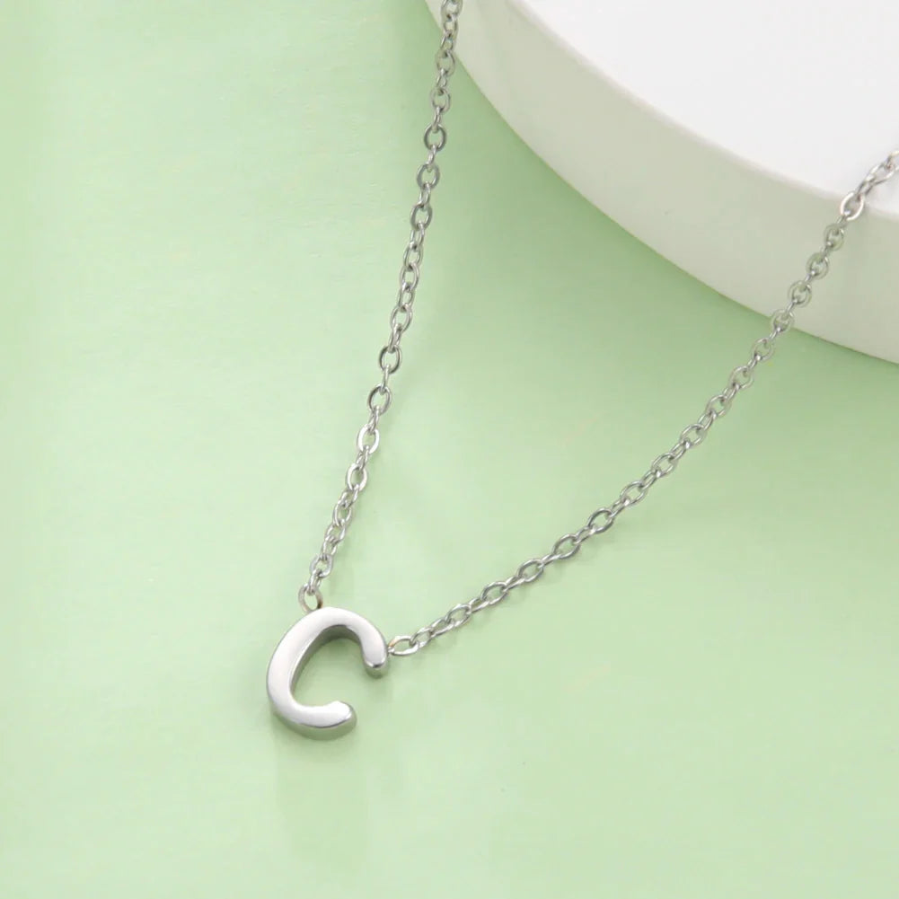 Collier avec pendentif initiale - lettre