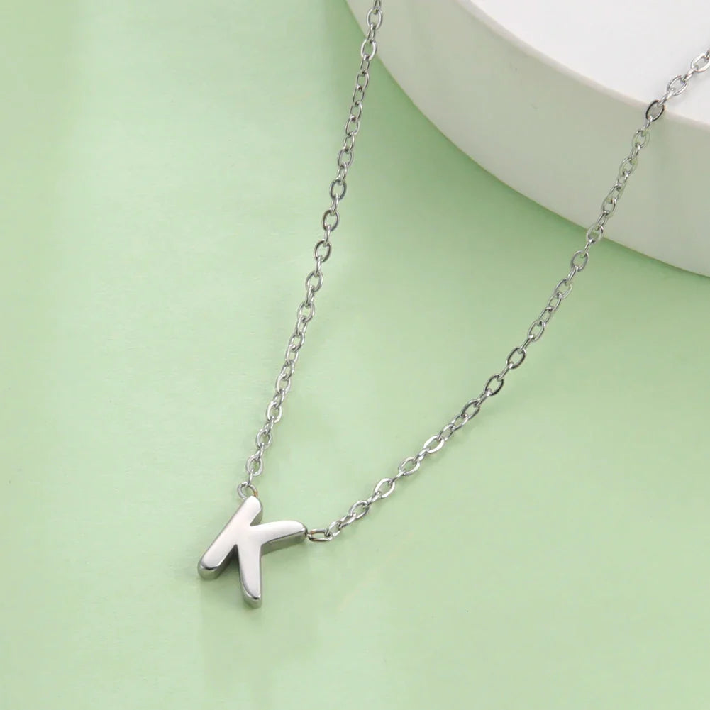 Collier avec pendentif initiale - lettre