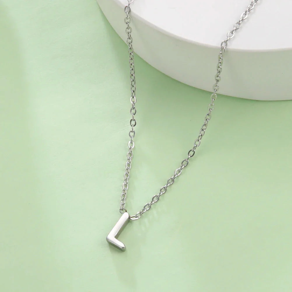 Collier avec pendentif initiale - lettre