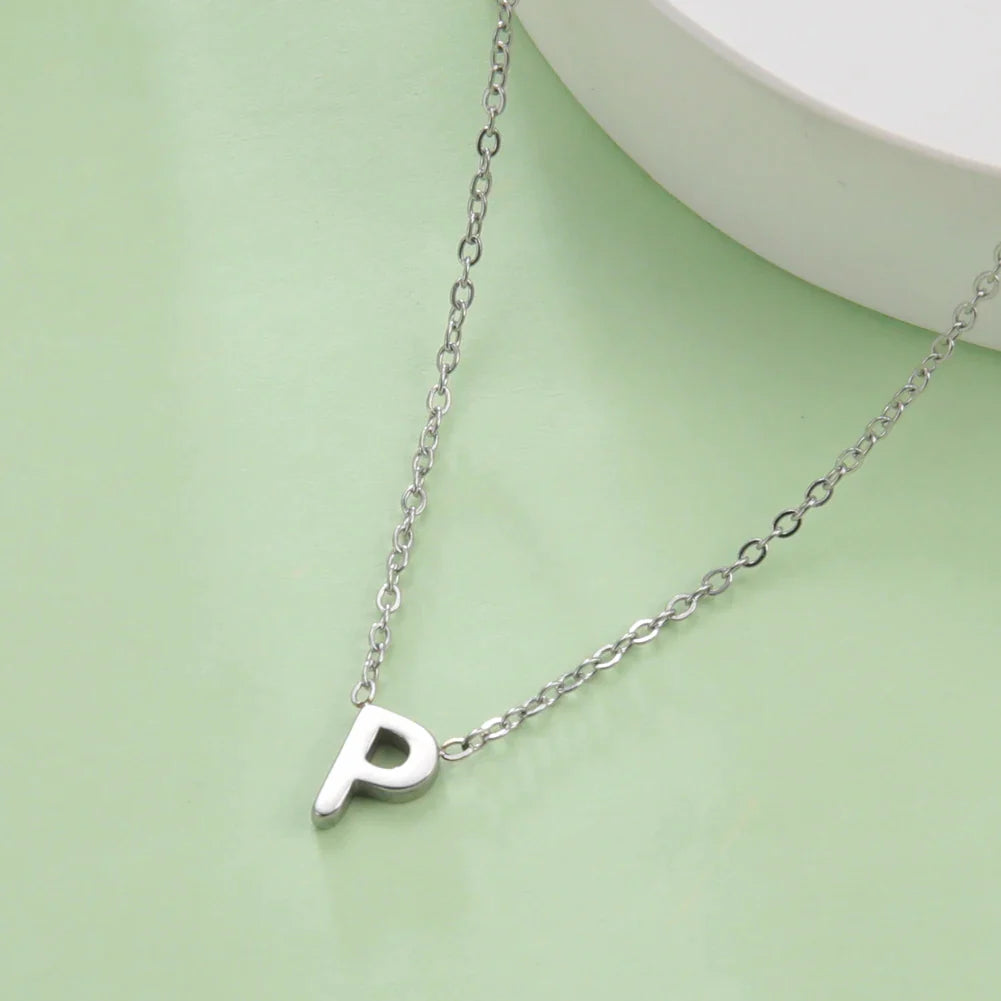 Collier avec pendentif initiale - lettre
