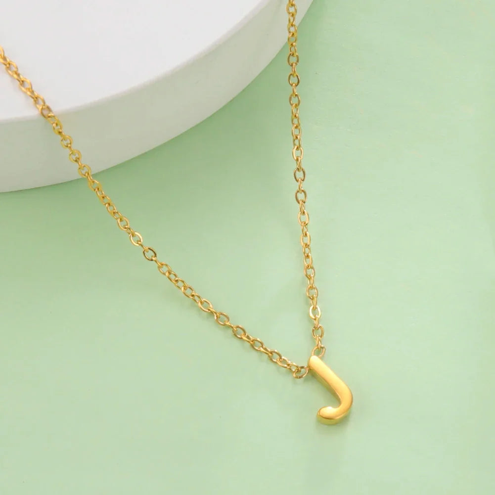 Collier avec pendentif initiale - lettre