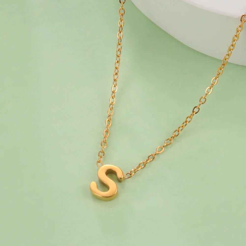 Collier avec pendentif initiale - lettre