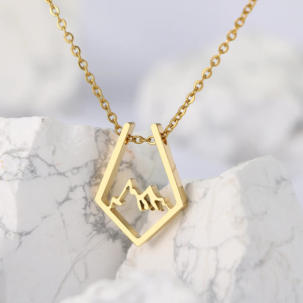 Collier avec Pendentif Montagne or