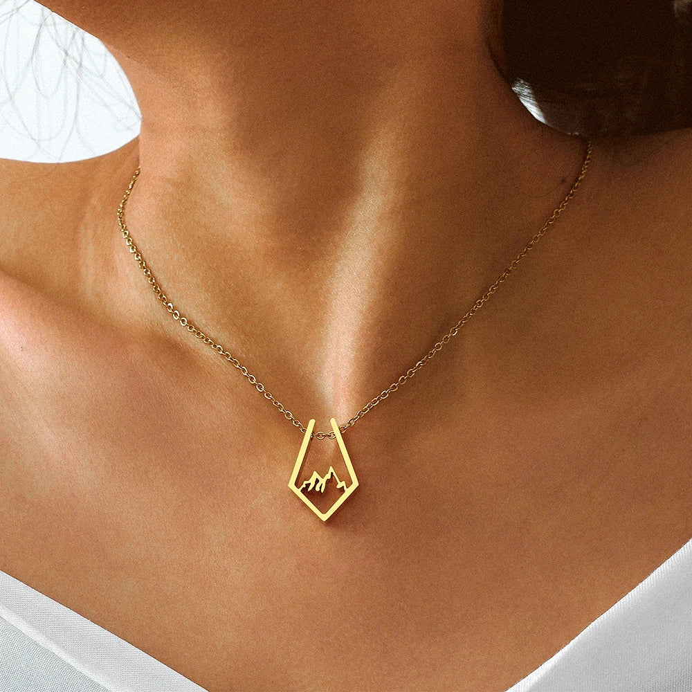 Collier avec Pendentif Montagne or