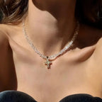 Collier avec pendentif ras de cou croix scintillante blanc
