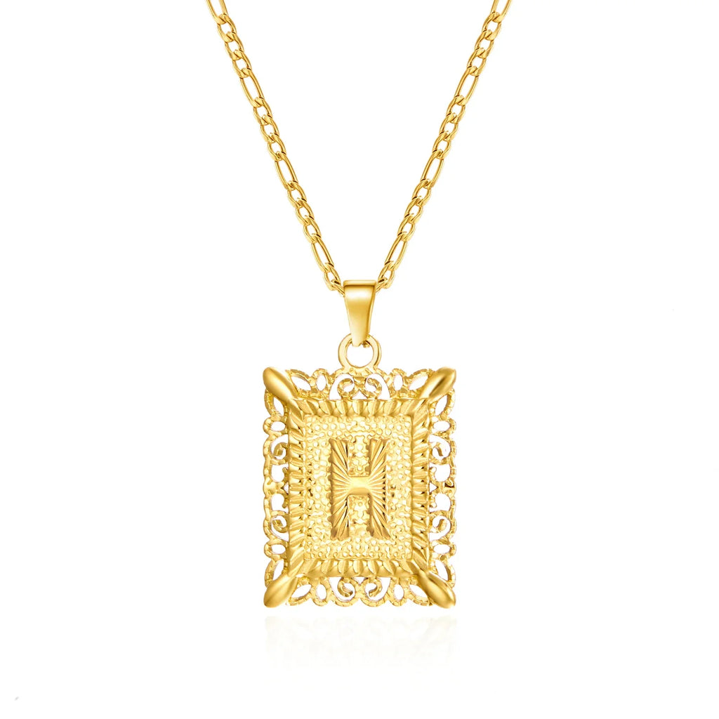 Collier avec pendentif rectangulaire initiale h