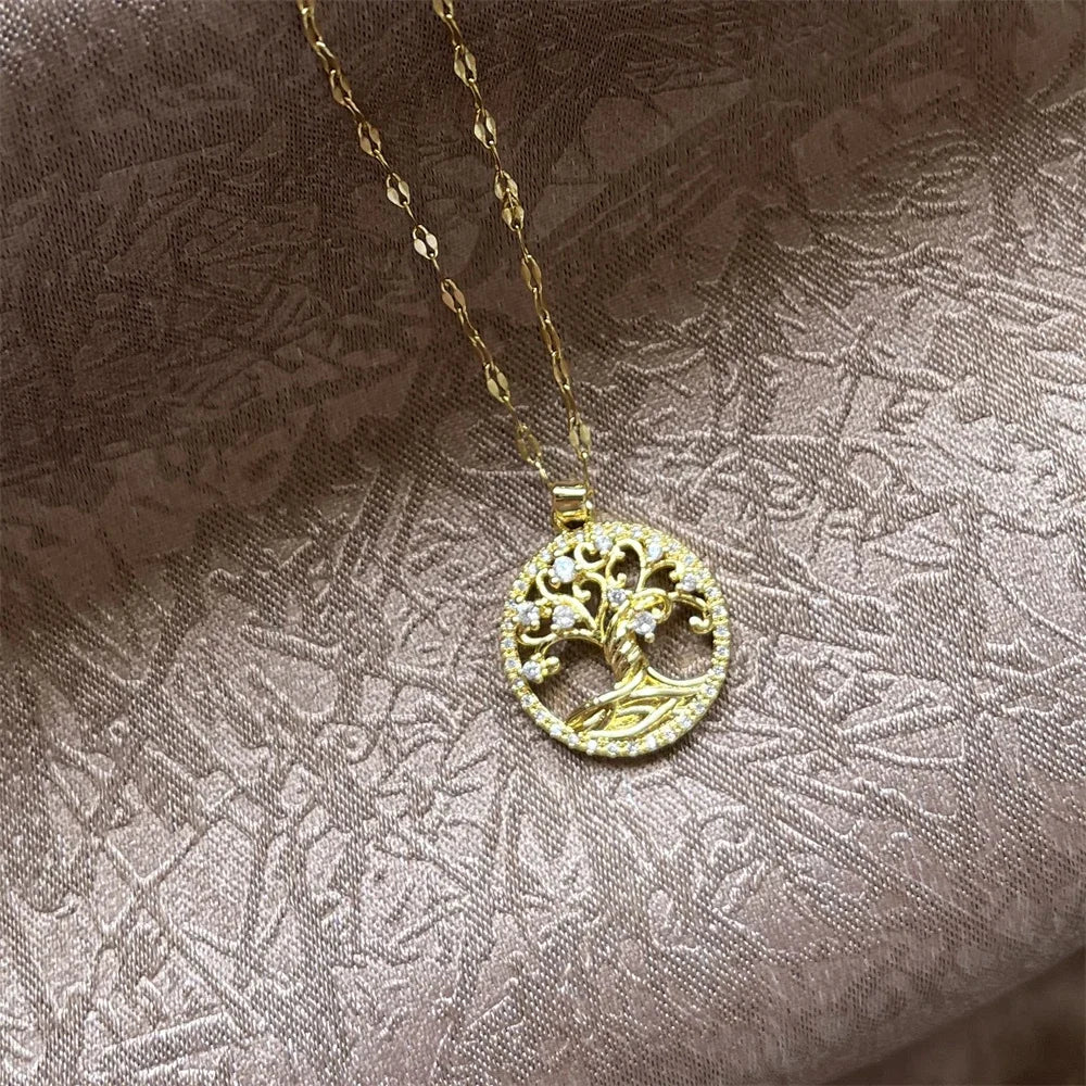 Collana con ciondolo rotondo albero della vita pavé di cristalli