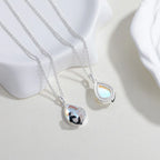 Ketting met hanger van een orka en golven in maansteen