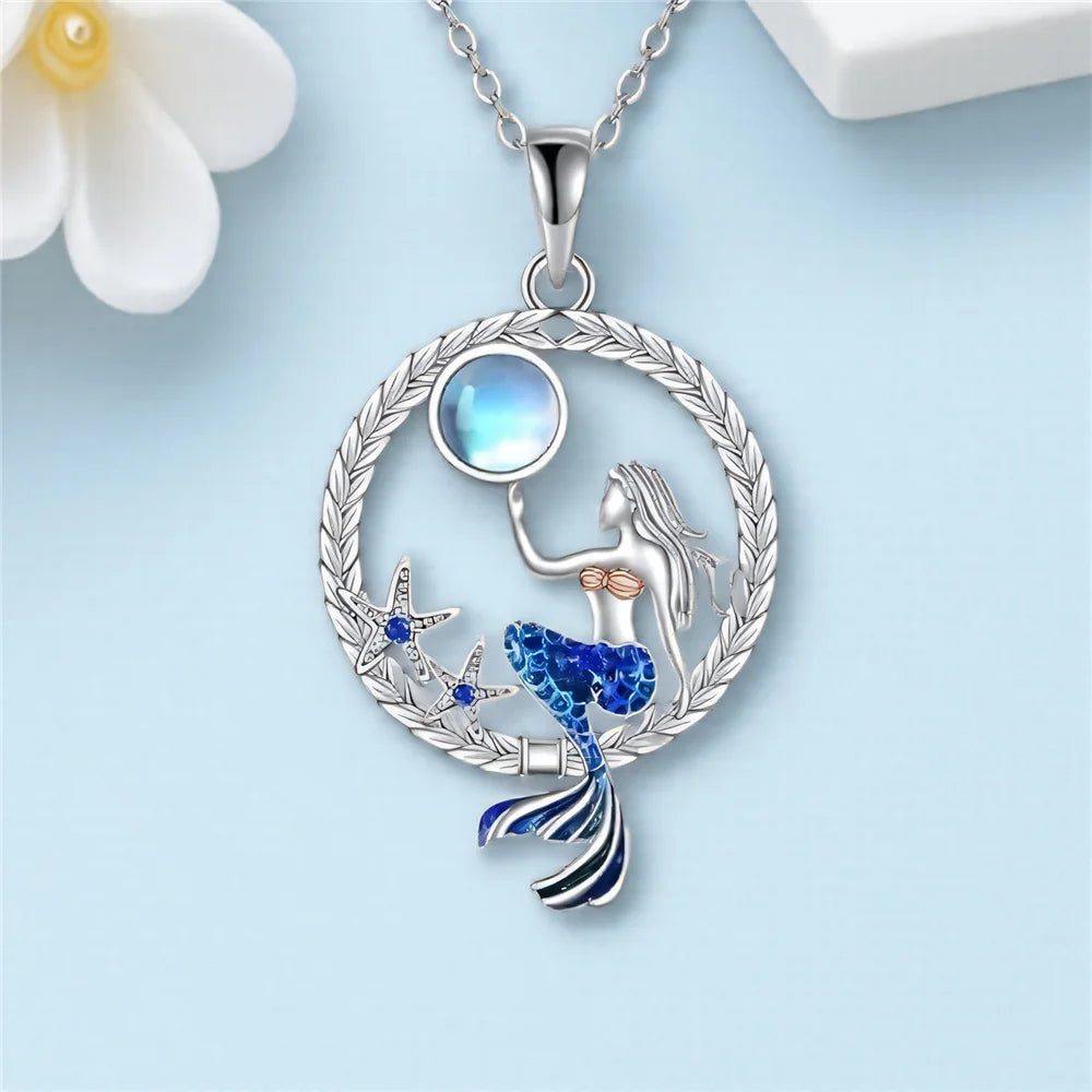 Halskette mit Meerjungfrauen-Anhänger mit Zirkon und Mondstein