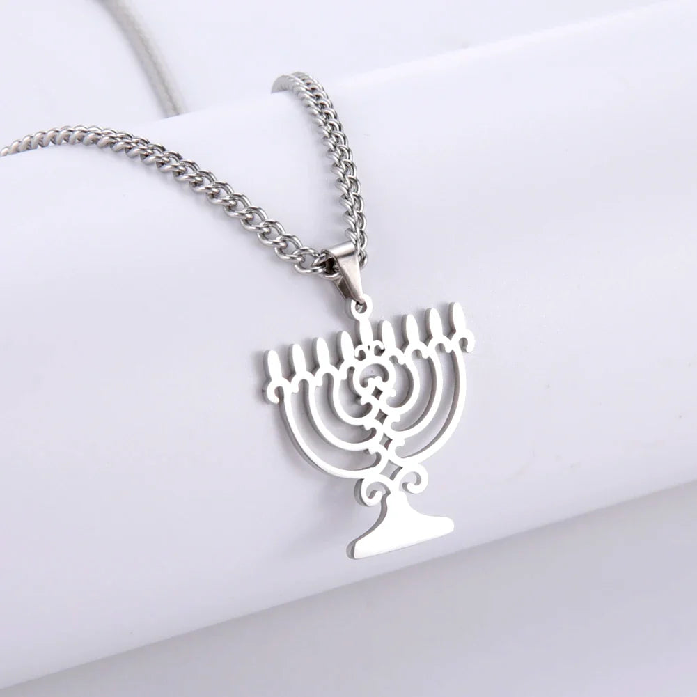 Halskæde med symbolsk jødisk Menorah vedhæng