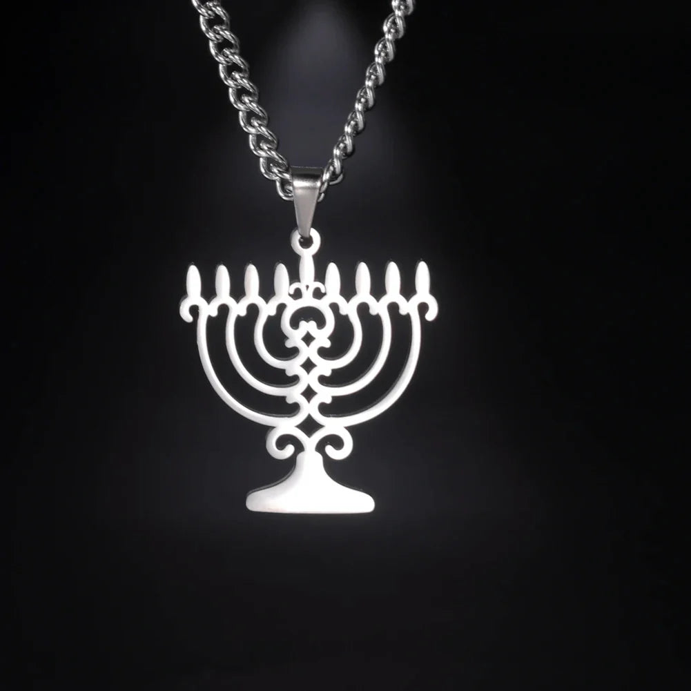 Halskæde med symbolsk jødisk Menorah vedhæng