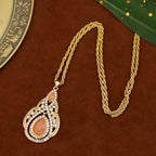 Collana con ciondolo tradizionale per donna araba arancione