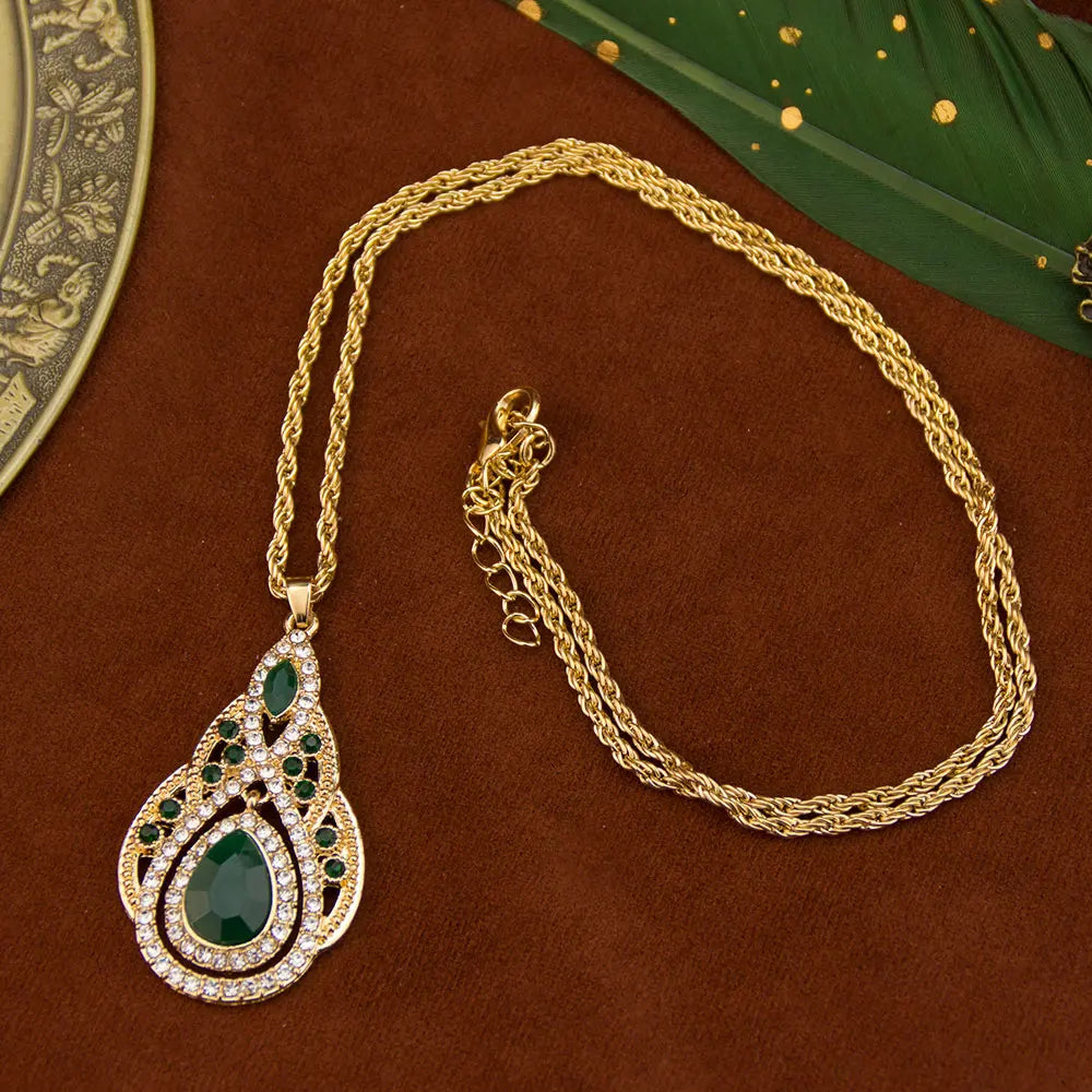 Collana con ciondolo tradizionale per donna araba verde