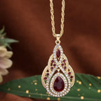 Collana con ciondolo tradizionale per donna araba rossa