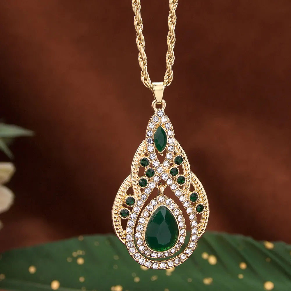 Collana con ciondolo tradizionale per donna araba verde