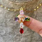 Gekleurde ketting met kruisvormige hanger met strass 