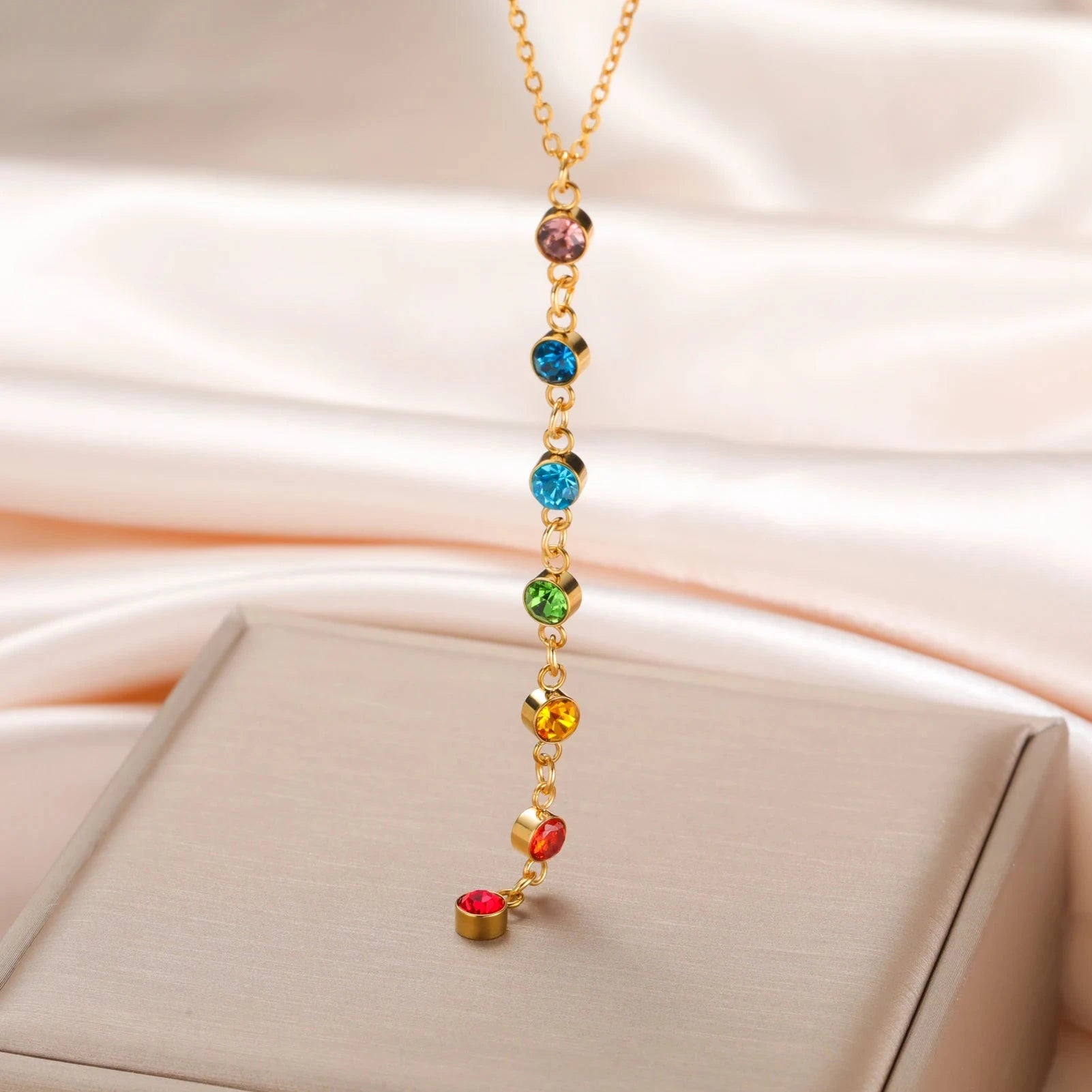 Collier de Protection avec Long Pendentif en Pierres 7 Chakras or