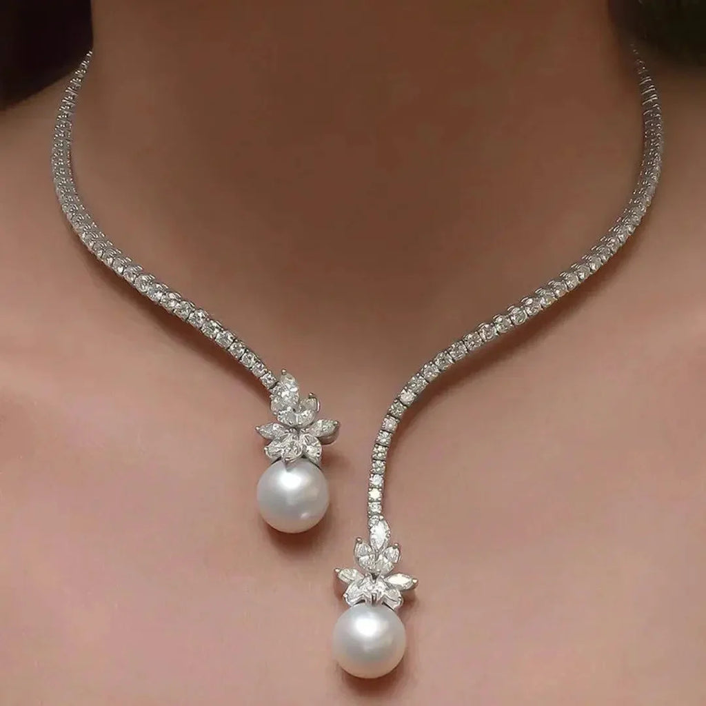 Colar elegante brilhante com pérolas 