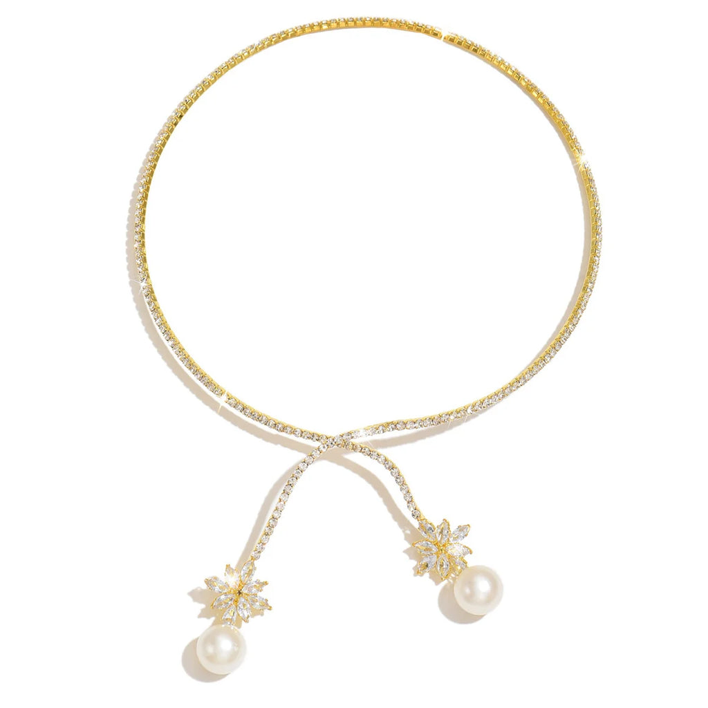Colar elegante brilhante com pérolas 