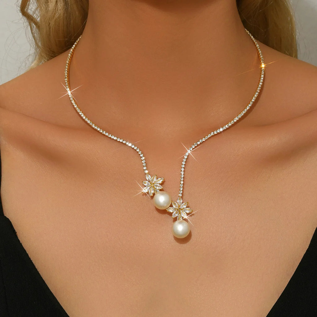 Colar elegante brilhante com pérolas 