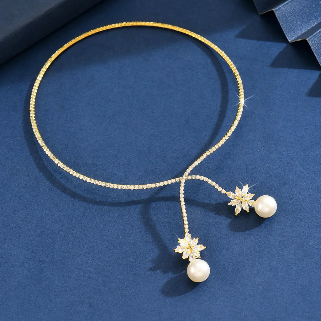 Colar elegante brilhante com pérolas 