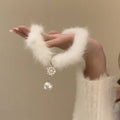 Collier Ras de Cou Elégant en Plumes avec Pendentif Perle
