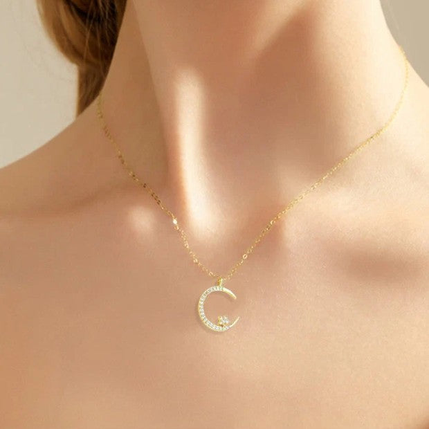 Colar cintilante com pendente de estrela e lua 