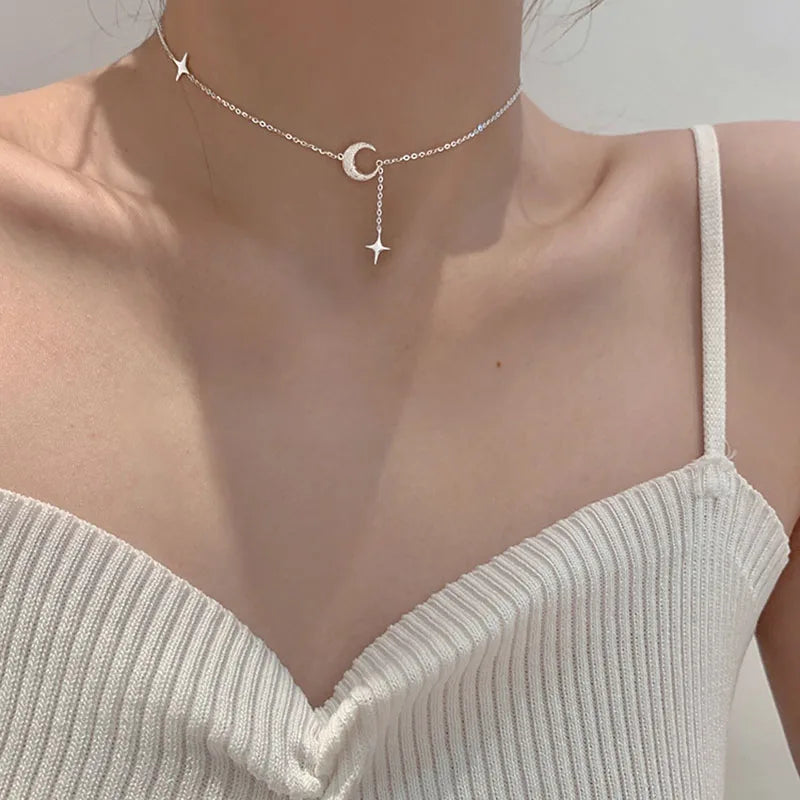 Collana con ciondolo a luna in zirconio e stelle