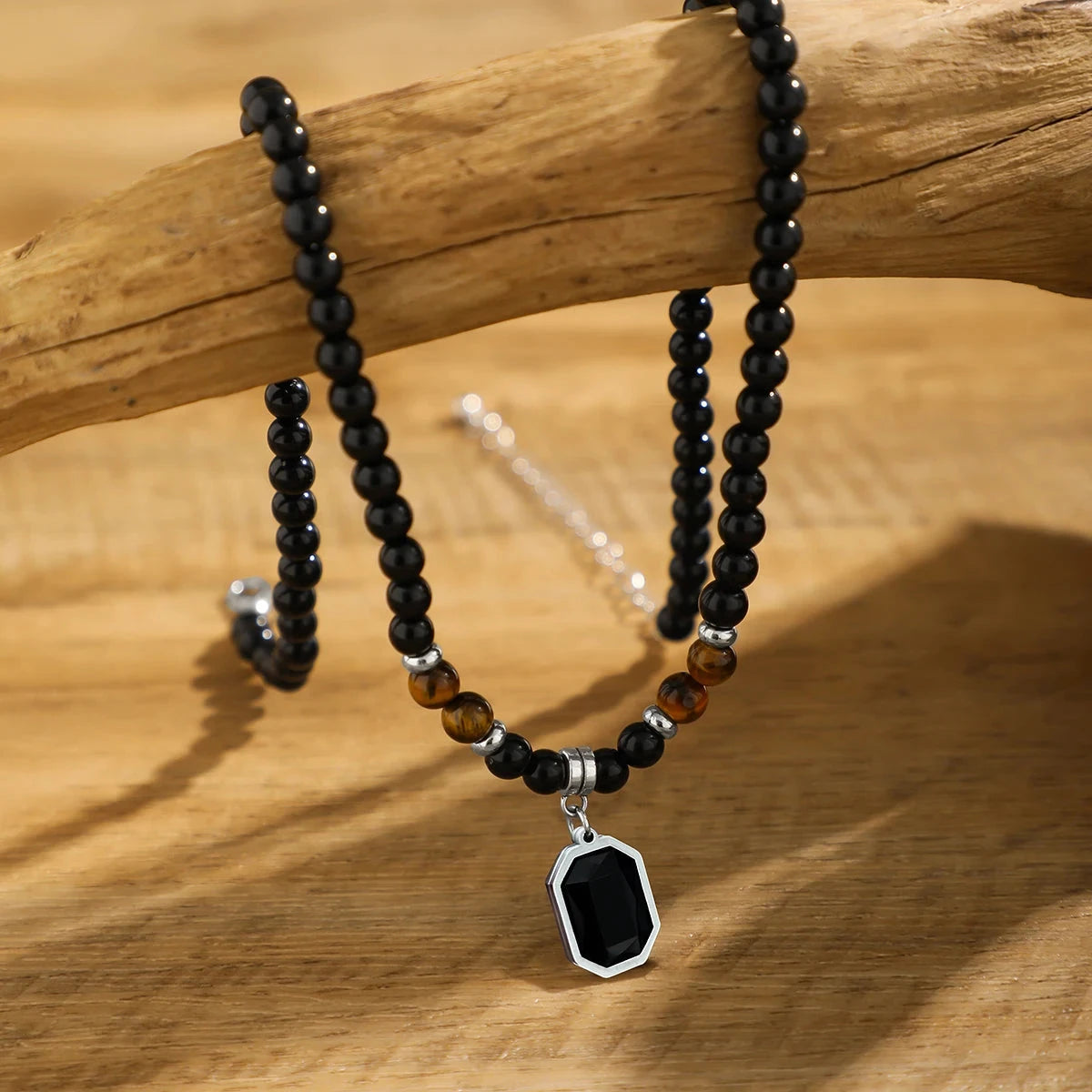 Collier Pendentif en Perles Noires pour Homme