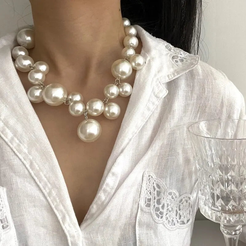 Imponente Collana con Ciondolo e Grandi Perle