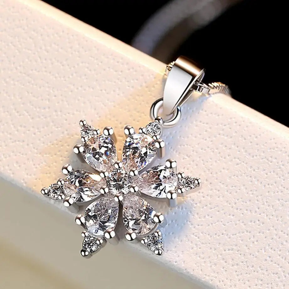 Halskette mit Schneeflocken-Anhänger Winter Damen Silber