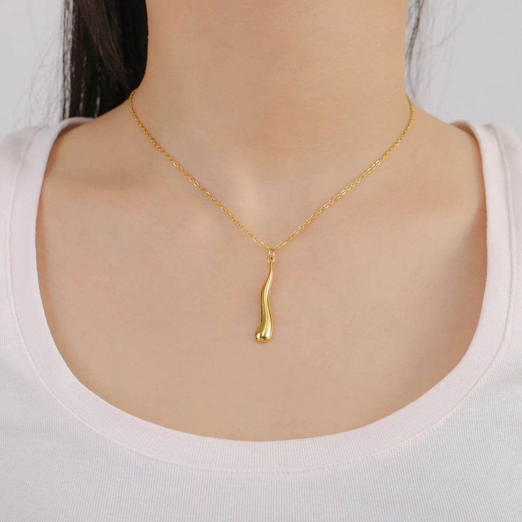 Collana con ciondolo a goccia d'acqua asimmetrica oro