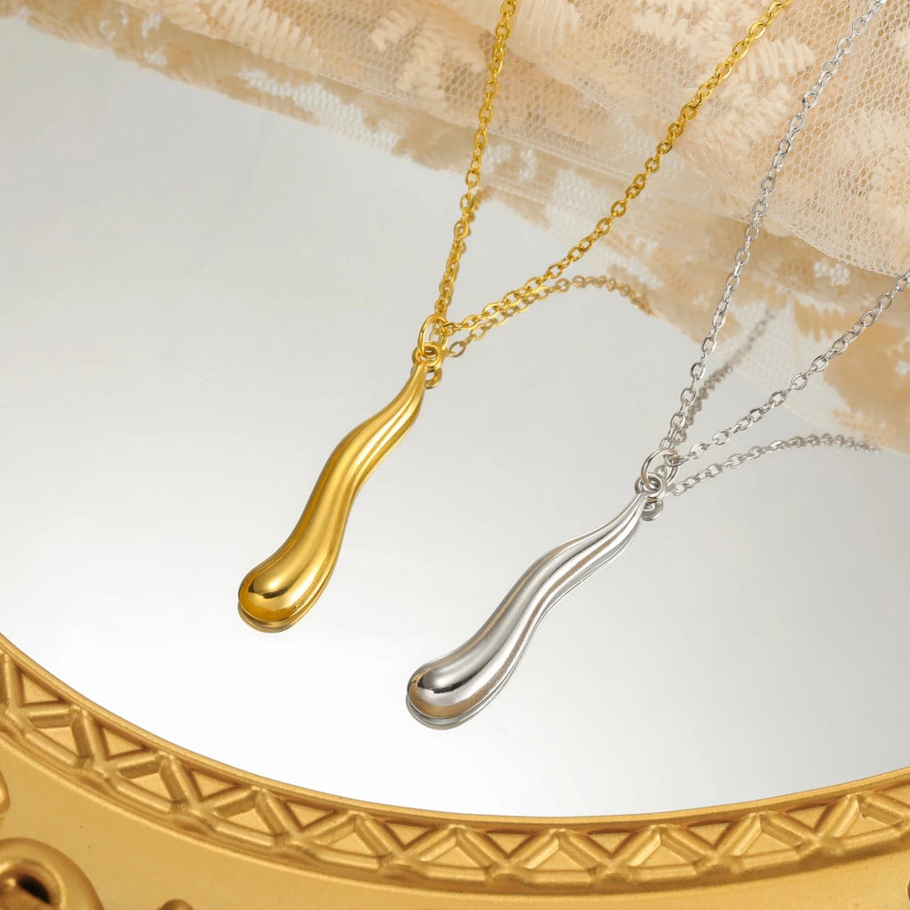 Collana con ciondolo a goccia d'acqua asimmetrica oro