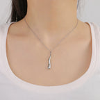 Collana con ciondolo a goccia d'acqua asimmetrica argento