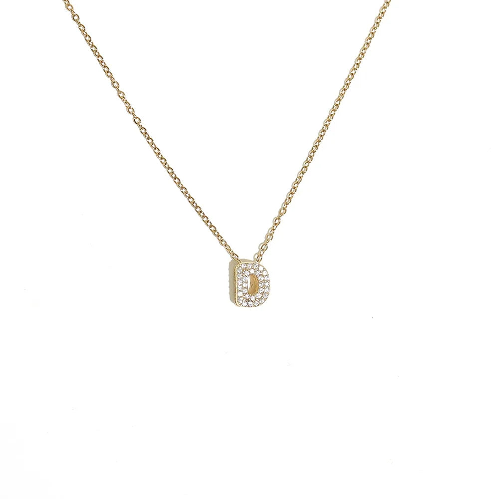 Collier ras de cou femme avec pendentif minimaliste initiale d