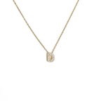 Collier ras de cou femme avec pendentif minimaliste initiale d