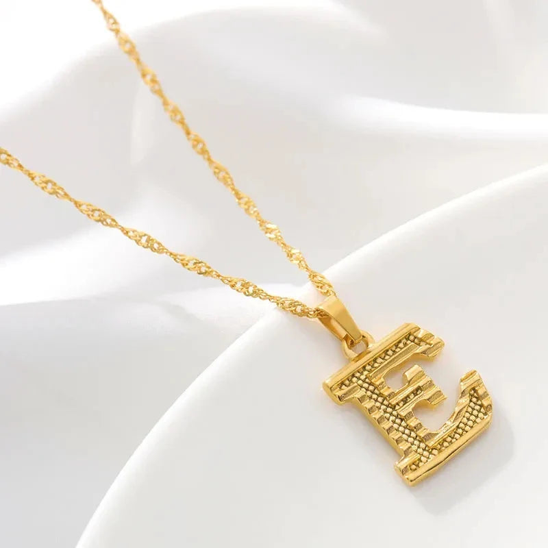 Ogrlica za muškarce ili žene s personaliziranim privjeskom s inicijalom e