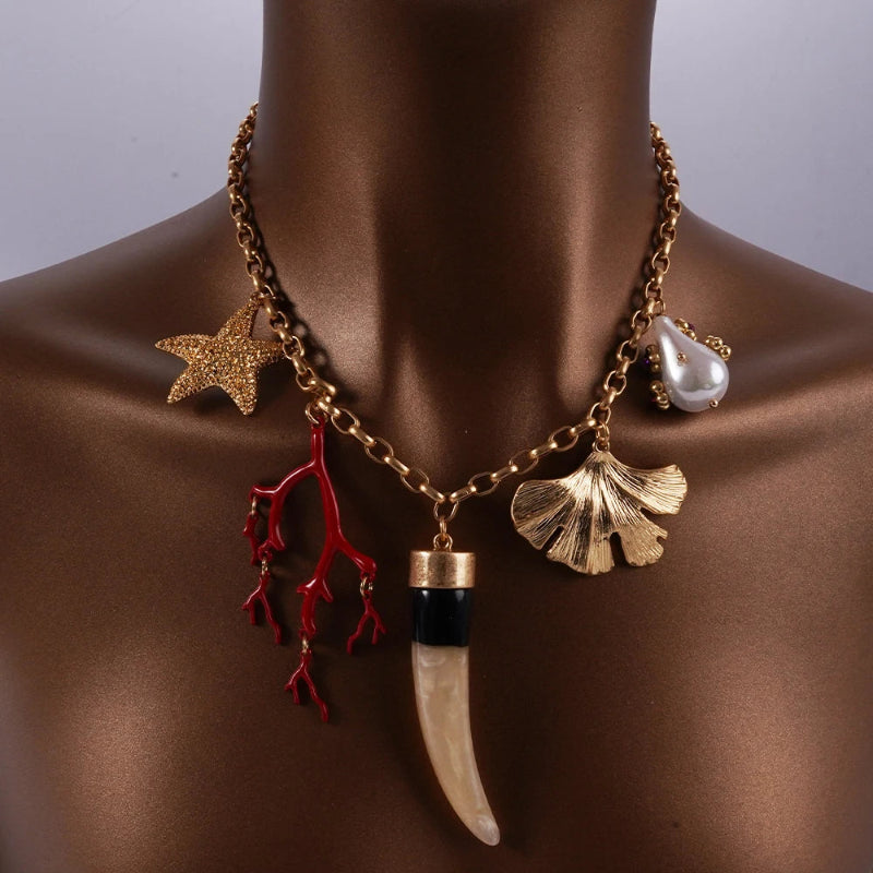 Collana Girocollo con Ciondoli Corallo e Conchiglie