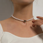 Halskette Choker Anhänger Blume weiß und silber