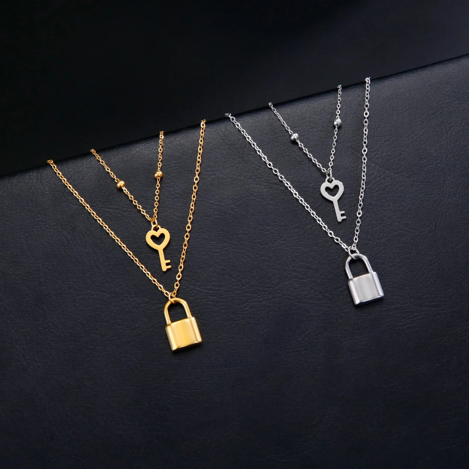 Collier double avec pendentif clef et cadenas or