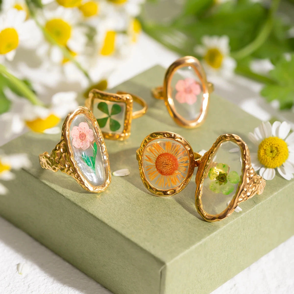 Grande Anello Fiore in Cornice Trasparente
